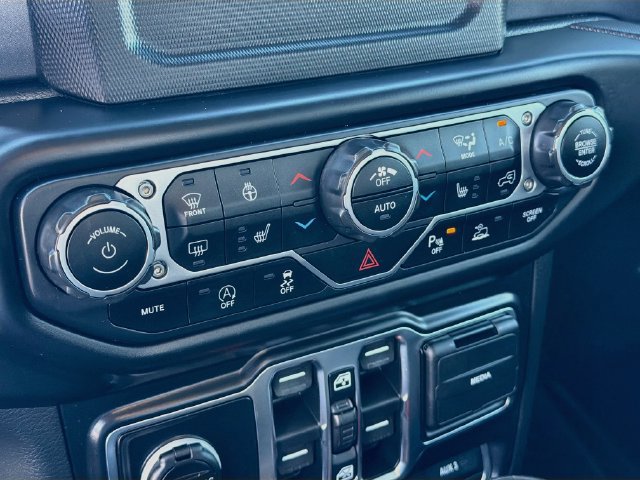 Used 2021 Jeep Gladiator Mojave w/ LED Lighting Group AWD/4WD image 16