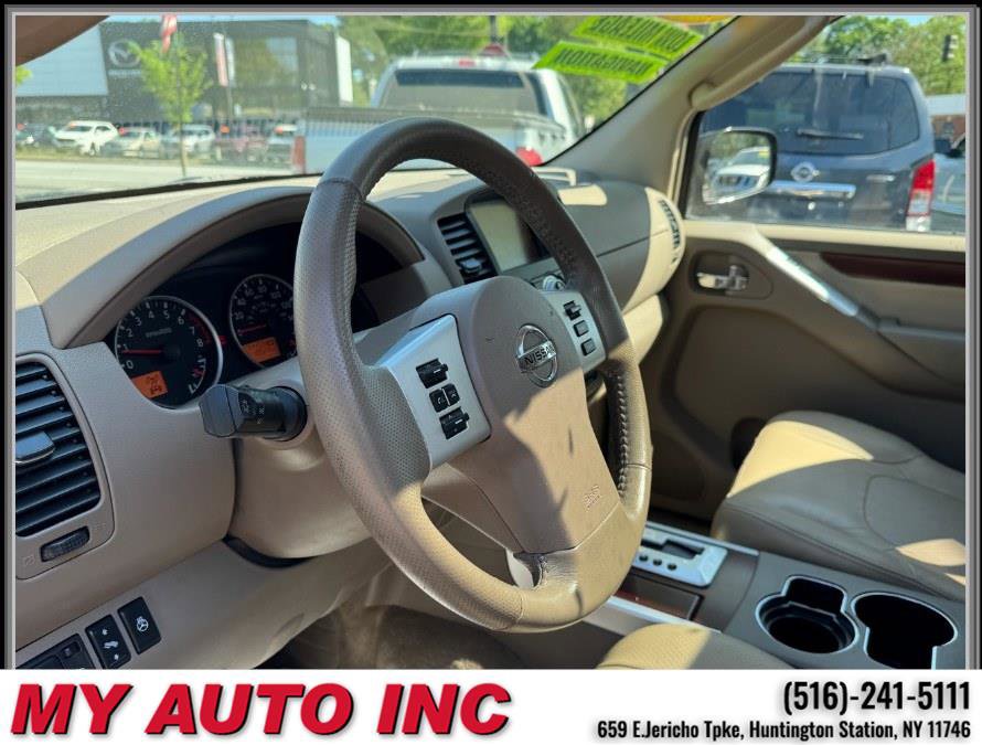 Used 2011 Nissan Pathfinder LE w/ Navigation Pkg image 25
