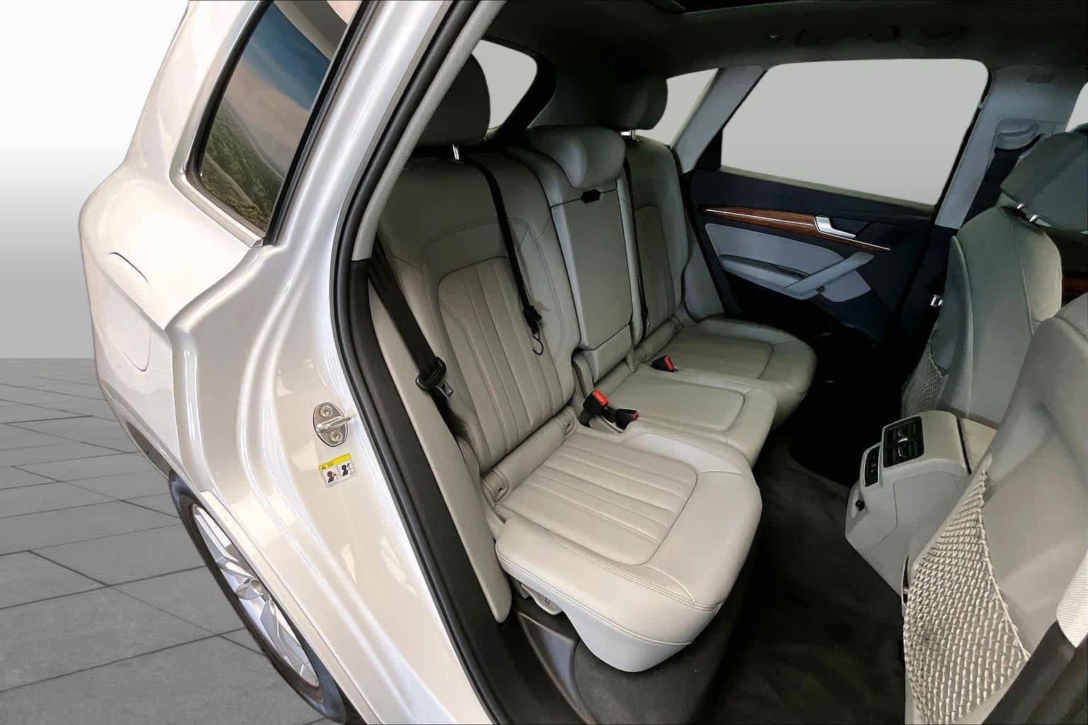 Used 2023 Audi Q5 2.0T Premium w/ Convenience Package AWD/4WD image 20