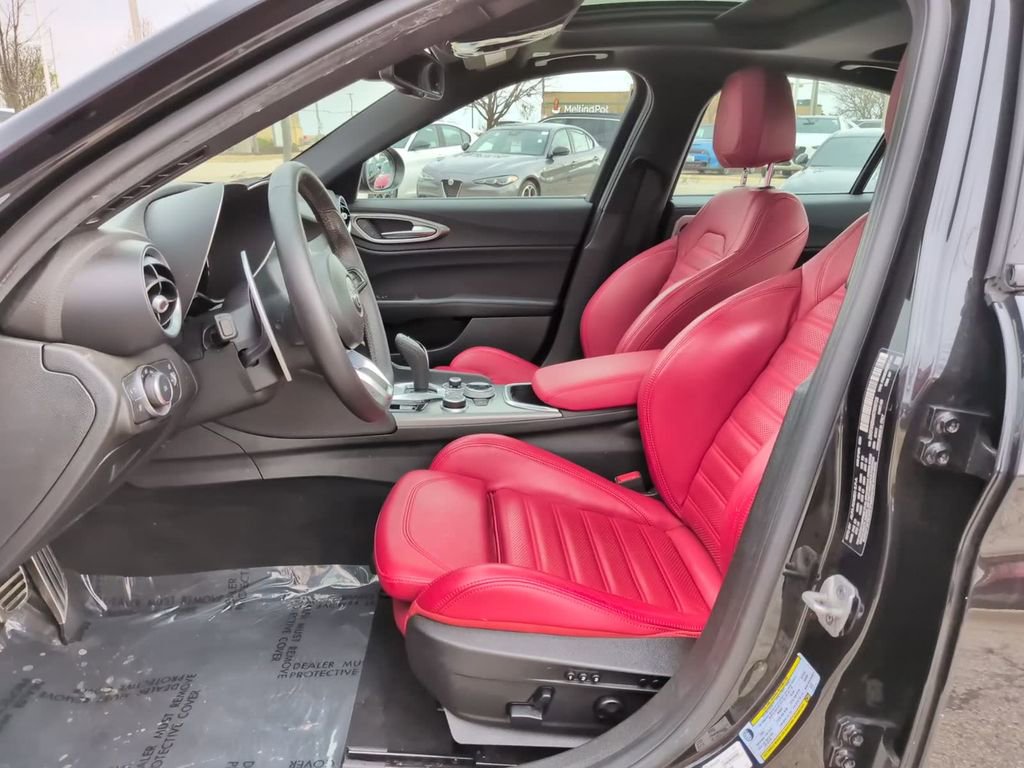 Used 2024 Alfa Romeo Giulia Veloce AWD/4WD image 22