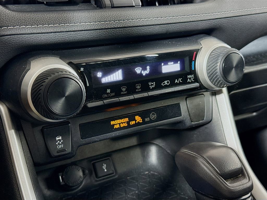 Used 2020 Toyota RAV4 LE image 15