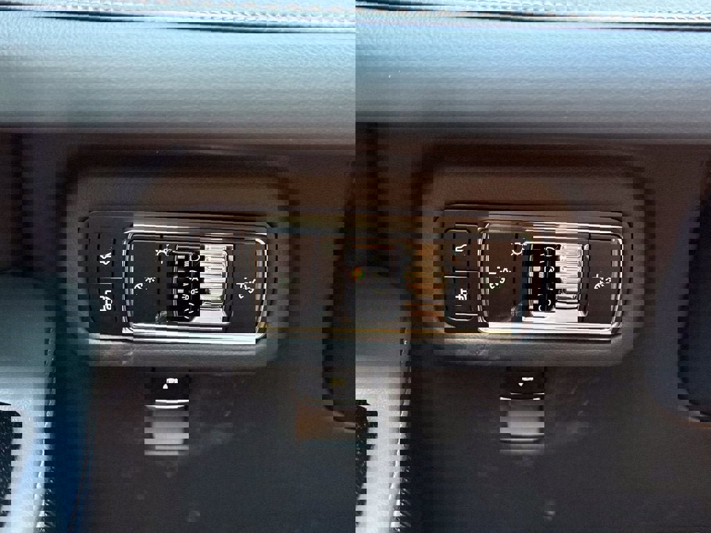 New 2025 Lincoln Nautilus Premier w/ Equipment Group 102A image 28