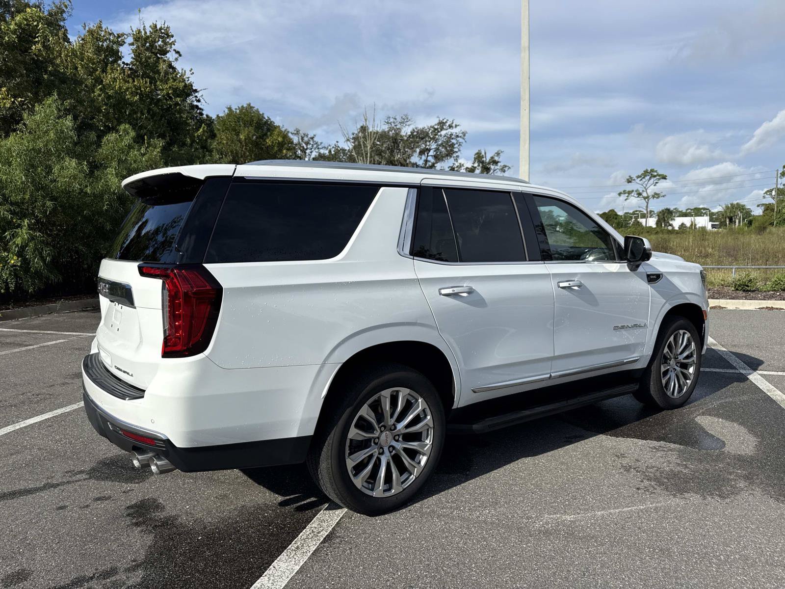 Used 2023 GMC Yukon Denali RWD image 3