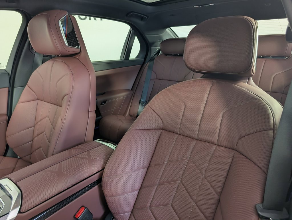 New 2026 BMW i7 xDrive60 w/ Premium Package image 12