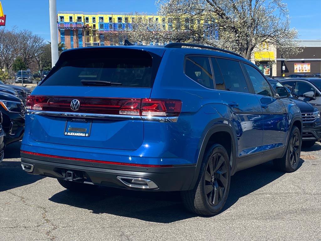 Certified 2025 Volkswagen Atlas SE w/ Panoramic Sunroof Package image 3