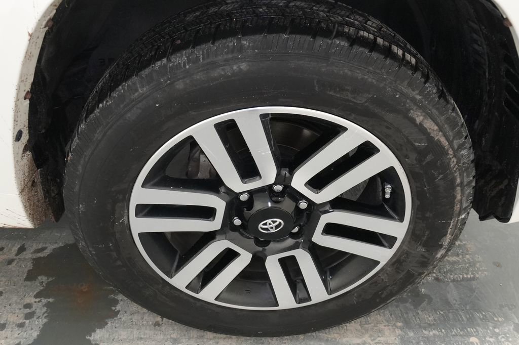 Used 2015 Toyota 4Runner Limited image 11