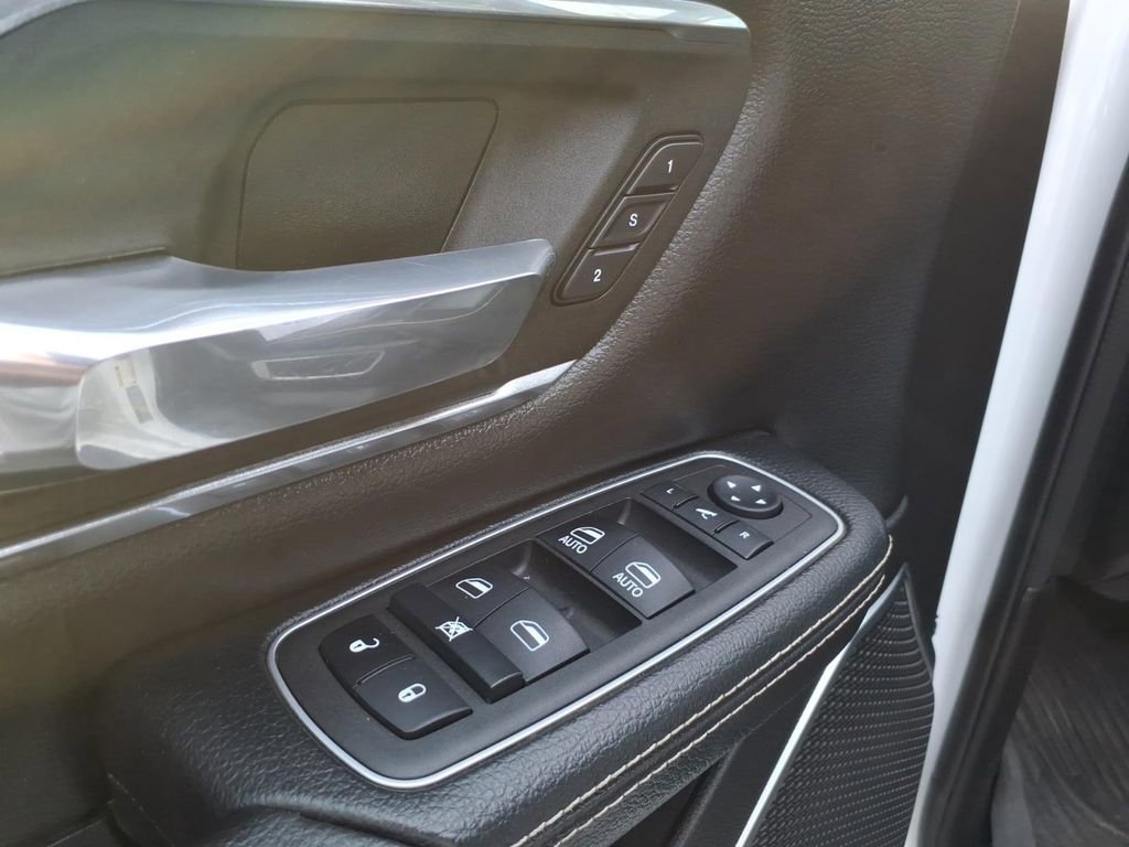 Used 2023 RAM 1500 Laramie AWD/4WD image 12