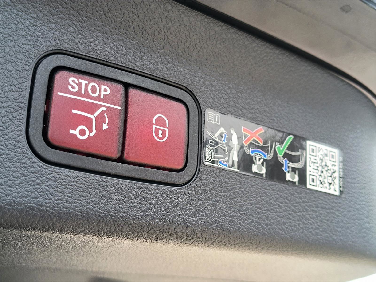 Used 2025 Mercedes-Benz GLS 450 4MATIC image 9