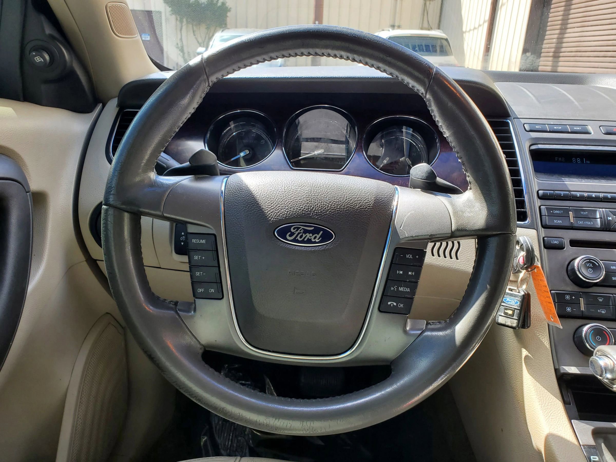 Used 2010 Ford Taurus SEL image 35