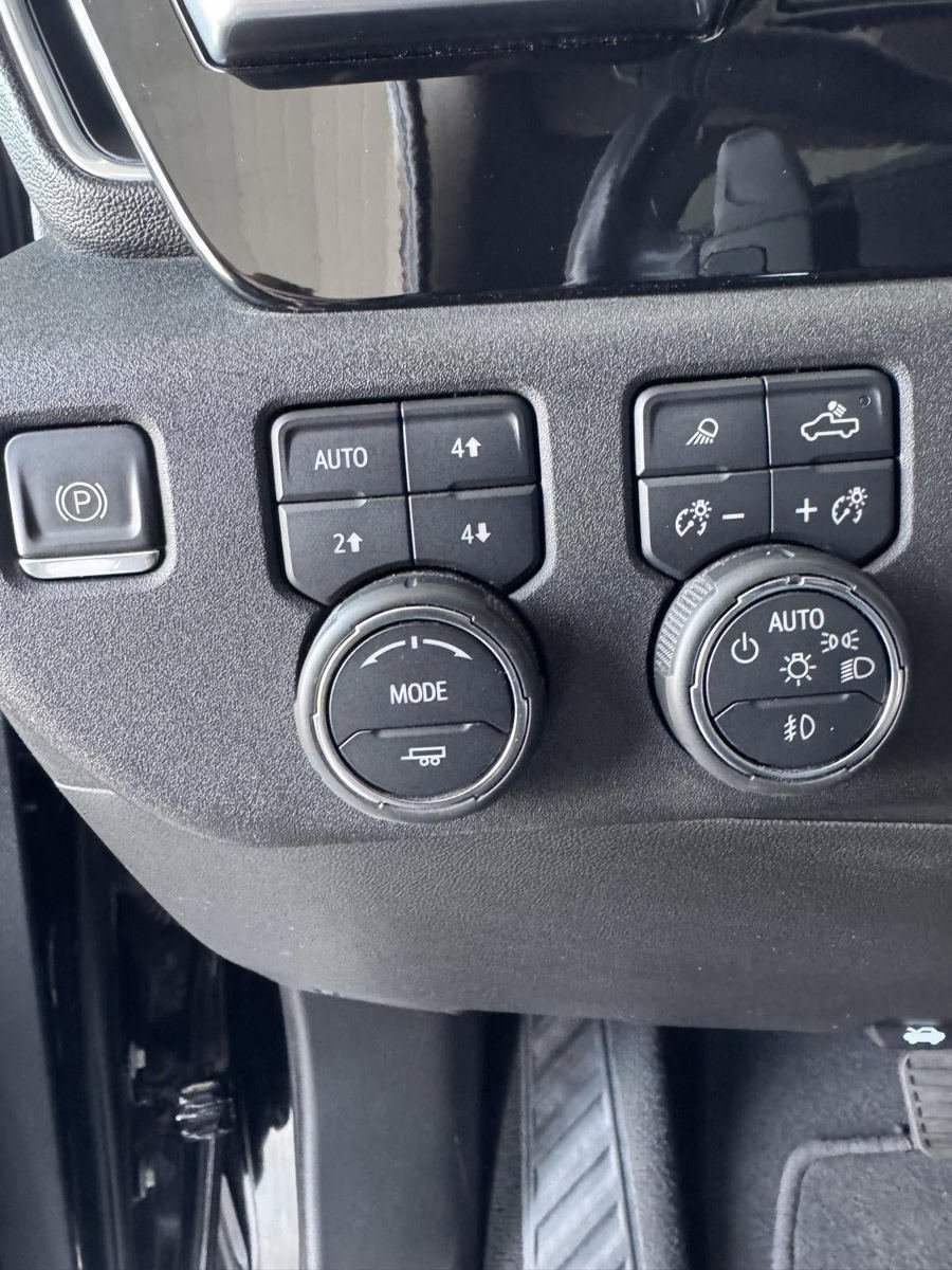 Used 2022 Chevrolet Silverado 1500 LTZ w/ LTZ Convenience Package II AWD/4WD image 14