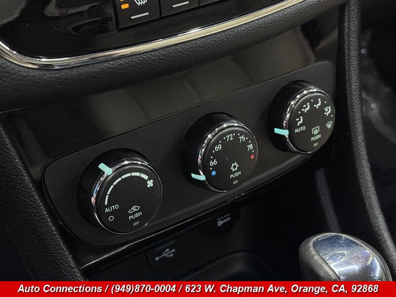 Used 2013 Chrysler 200 Limited image 15