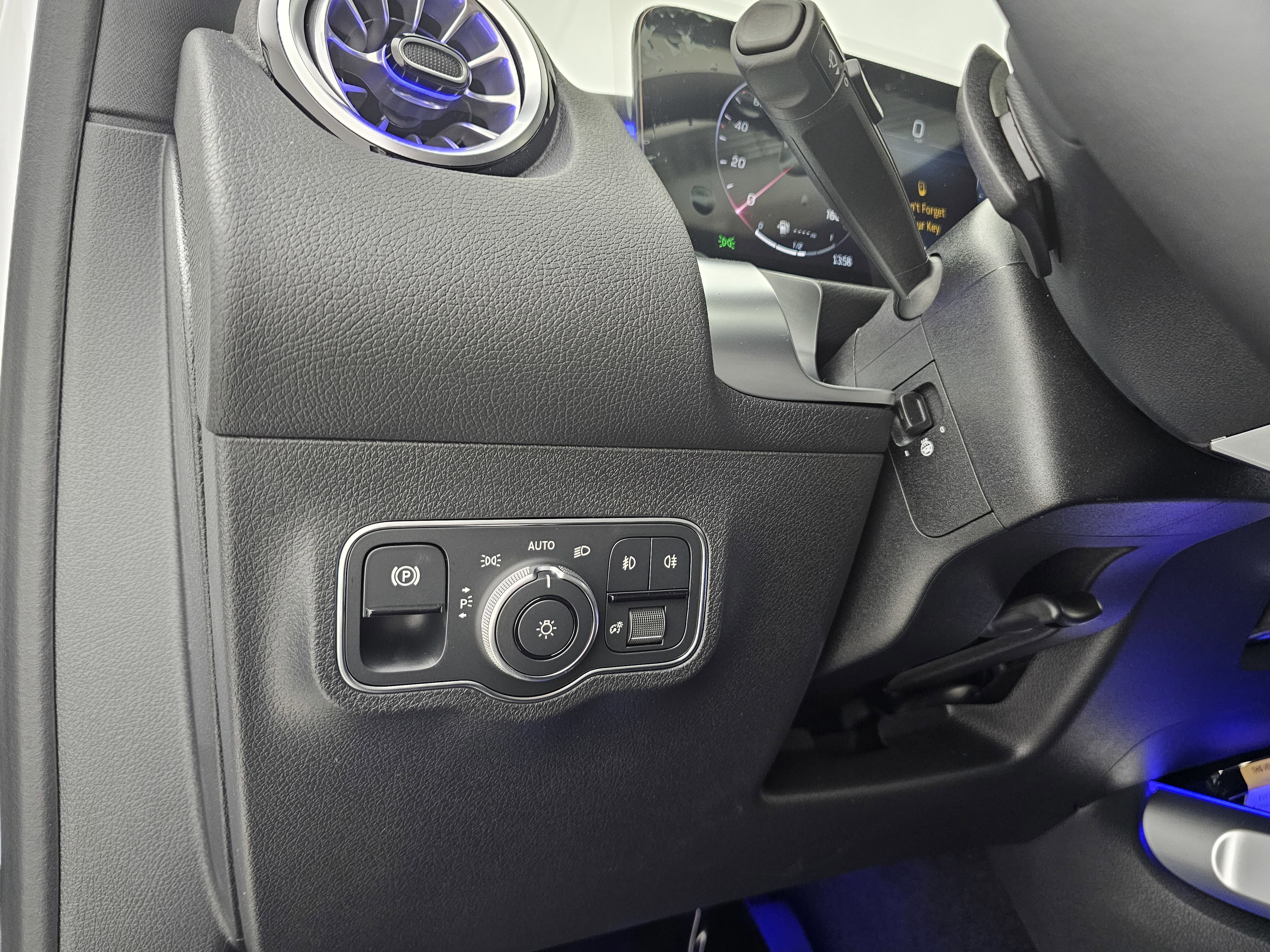 New 2026 Mercedes-Benz GLB 250 4MATIC image 8