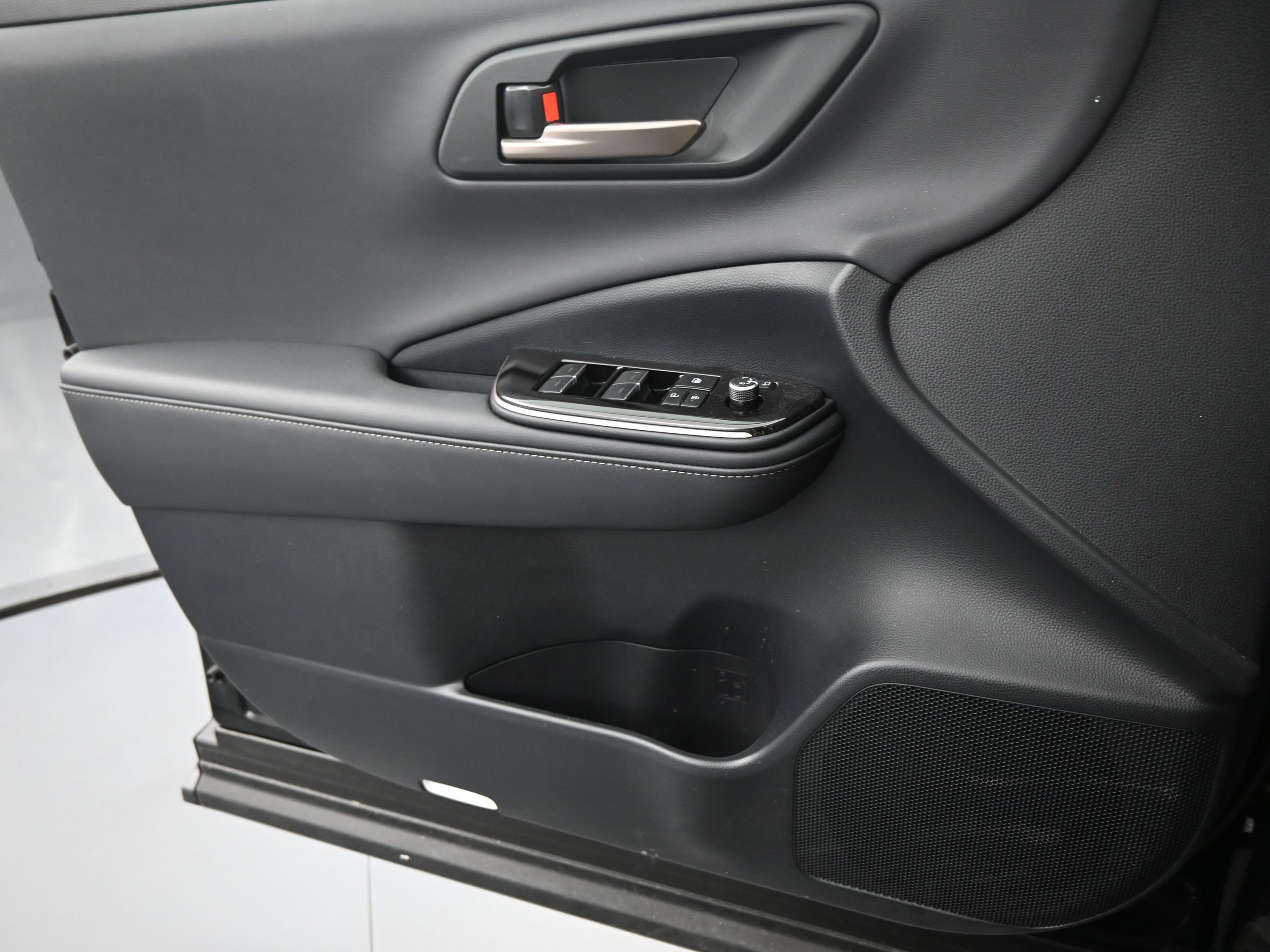 Certified 2025 Toyota Crown XLE image 16