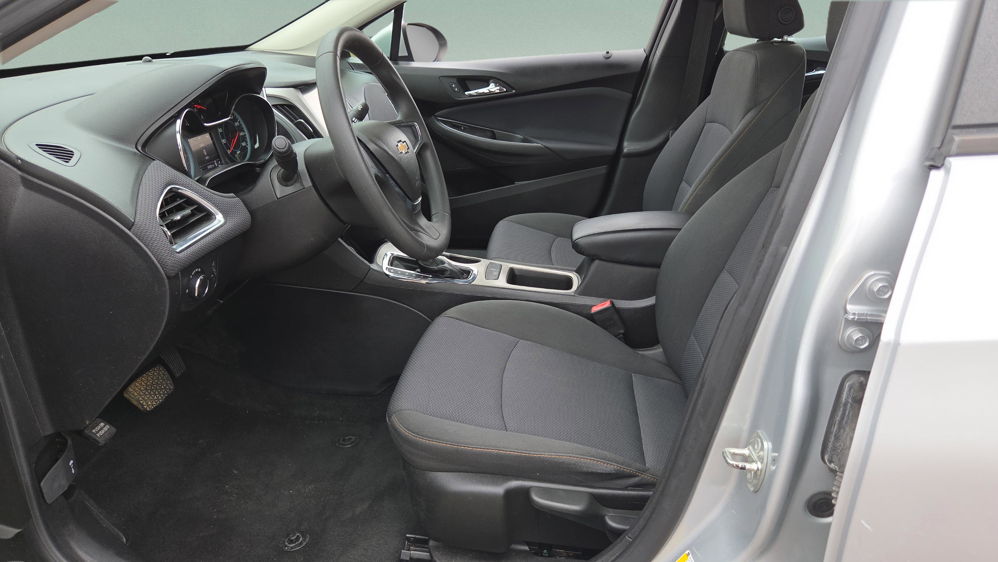 Used 2018 Chevrolet Cruze LS image 12