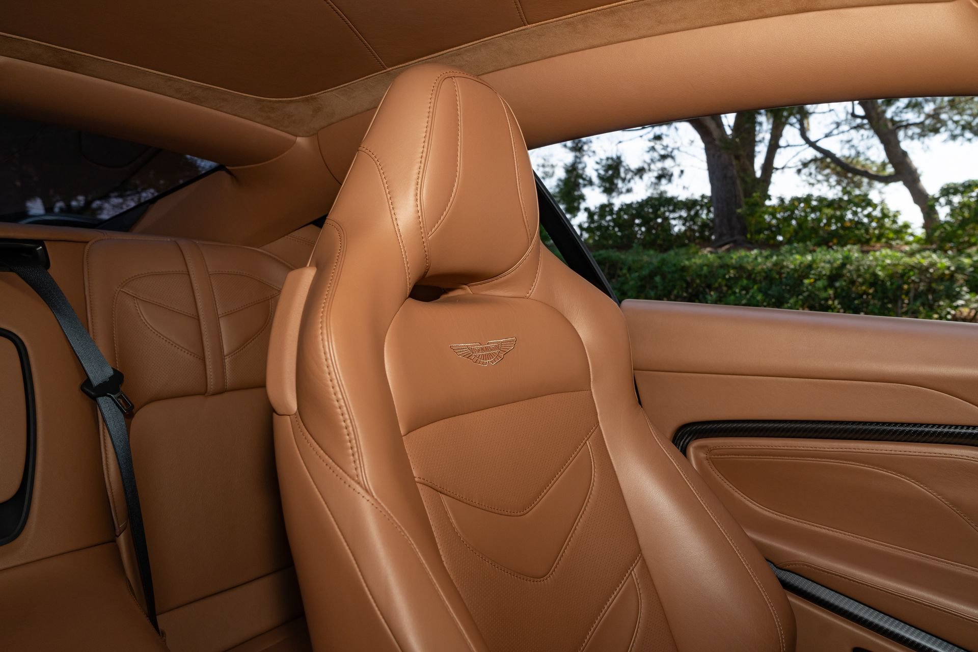Used 2020 Aston Martin DBS Superleggera RWD image 18