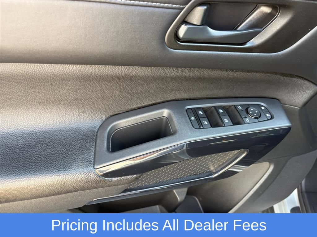 Used 2025 Nissan Pathfinder SV AWD/4WD image 23