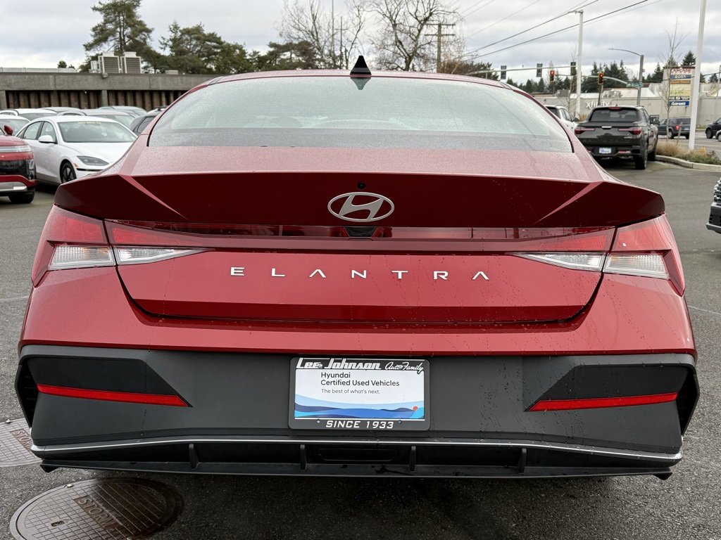Certified 2025 Hyundai Elantra SE image 4