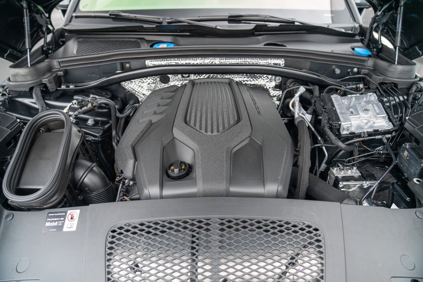 New 2026 Porsche Macan image 29