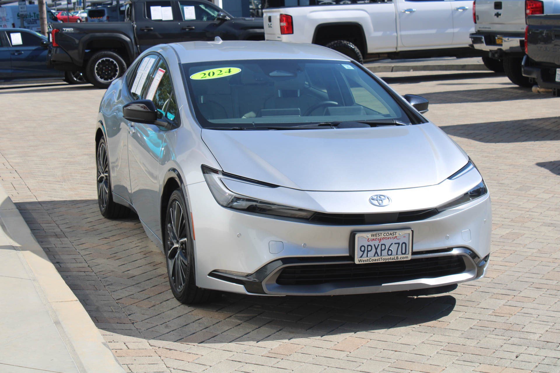 Certified 2024 Toyota Prius XLE FWD image 3