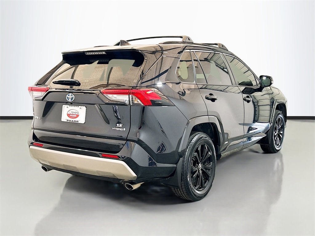 Used 2022 Toyota RAV4 SE image 4