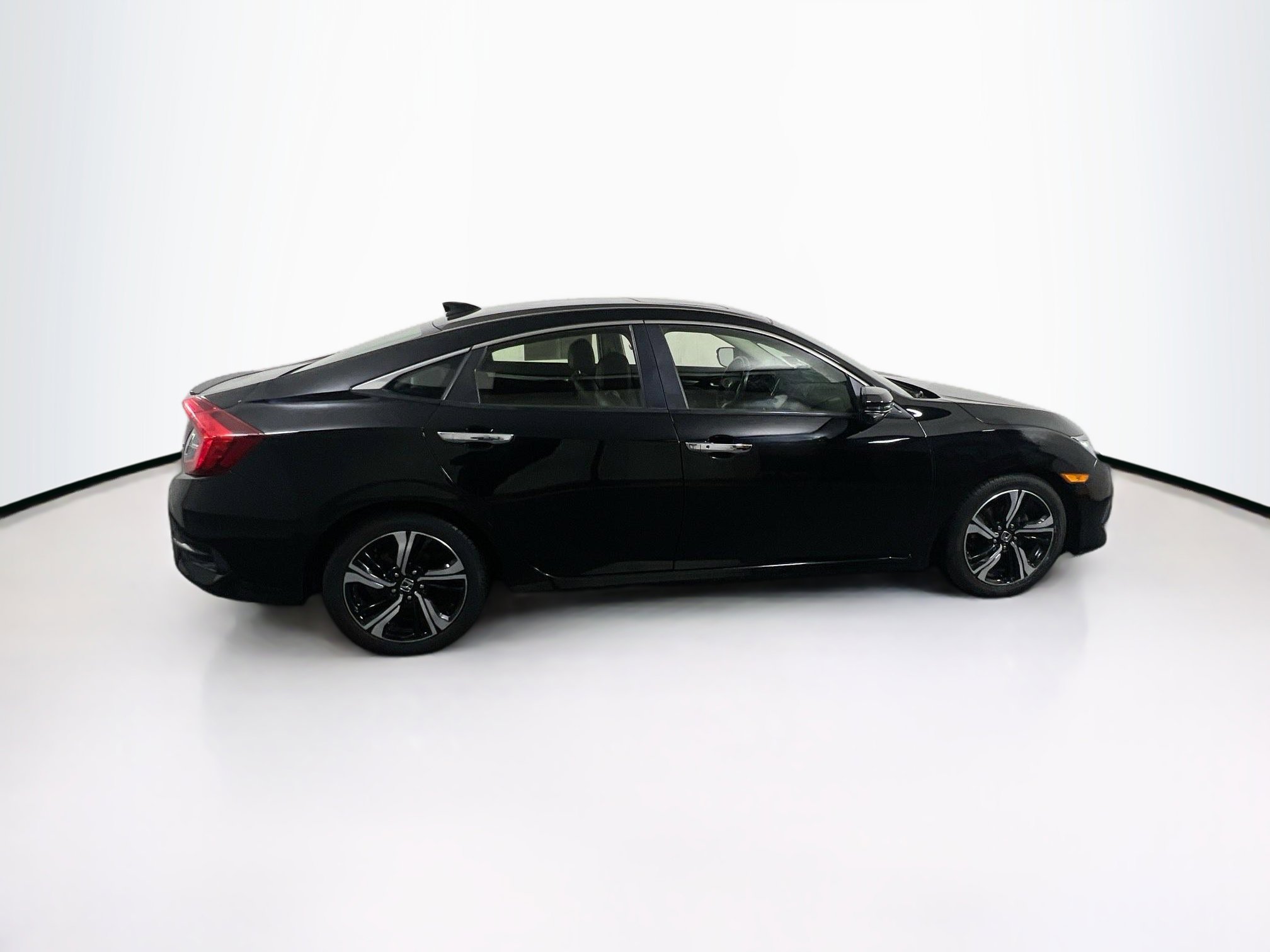Used 2018 Honda Civic Touring image 4
