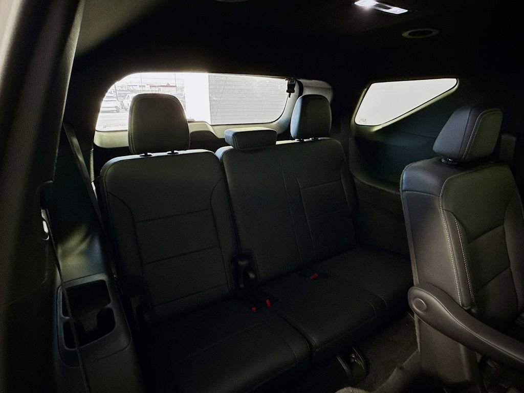 Used 2025 Chevrolet Traverse LT image 27