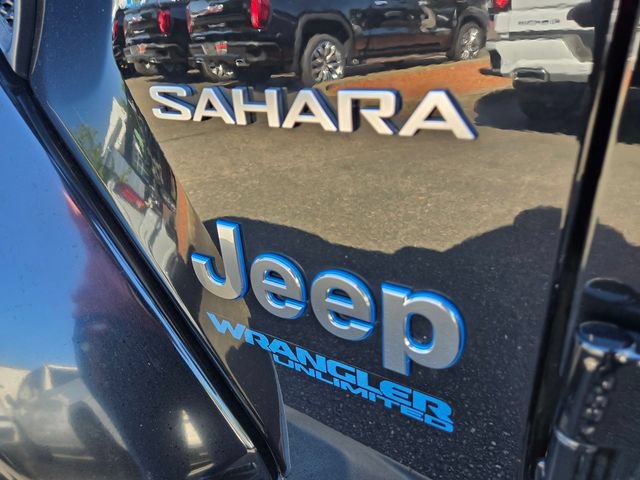 Used 2022 Jeep Wrangler Unlimited Sahara w/ Cold Weather Group AWD/4WD image 10
