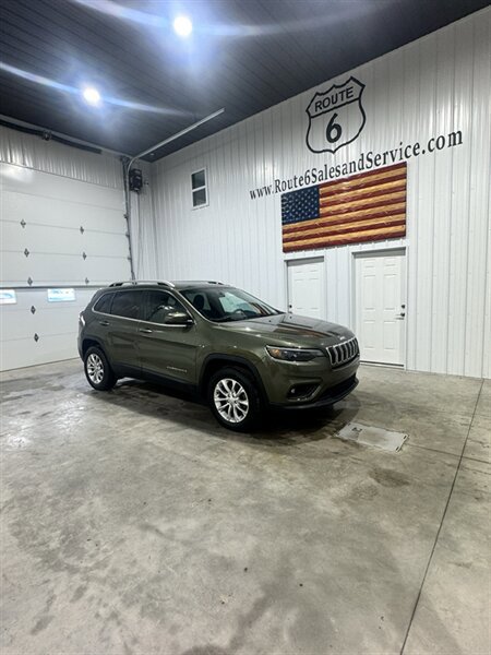 Used 2019 Jeep Cherokee Latitude w/ Popular Appearance Group AWD/4WD image 1