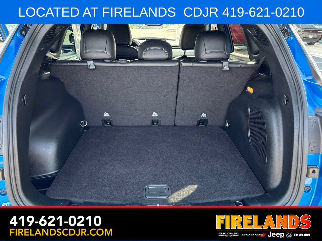 Used 2024 Jeep Compass Latitude w/ Sun and Sound Group AWD/4WD image 17