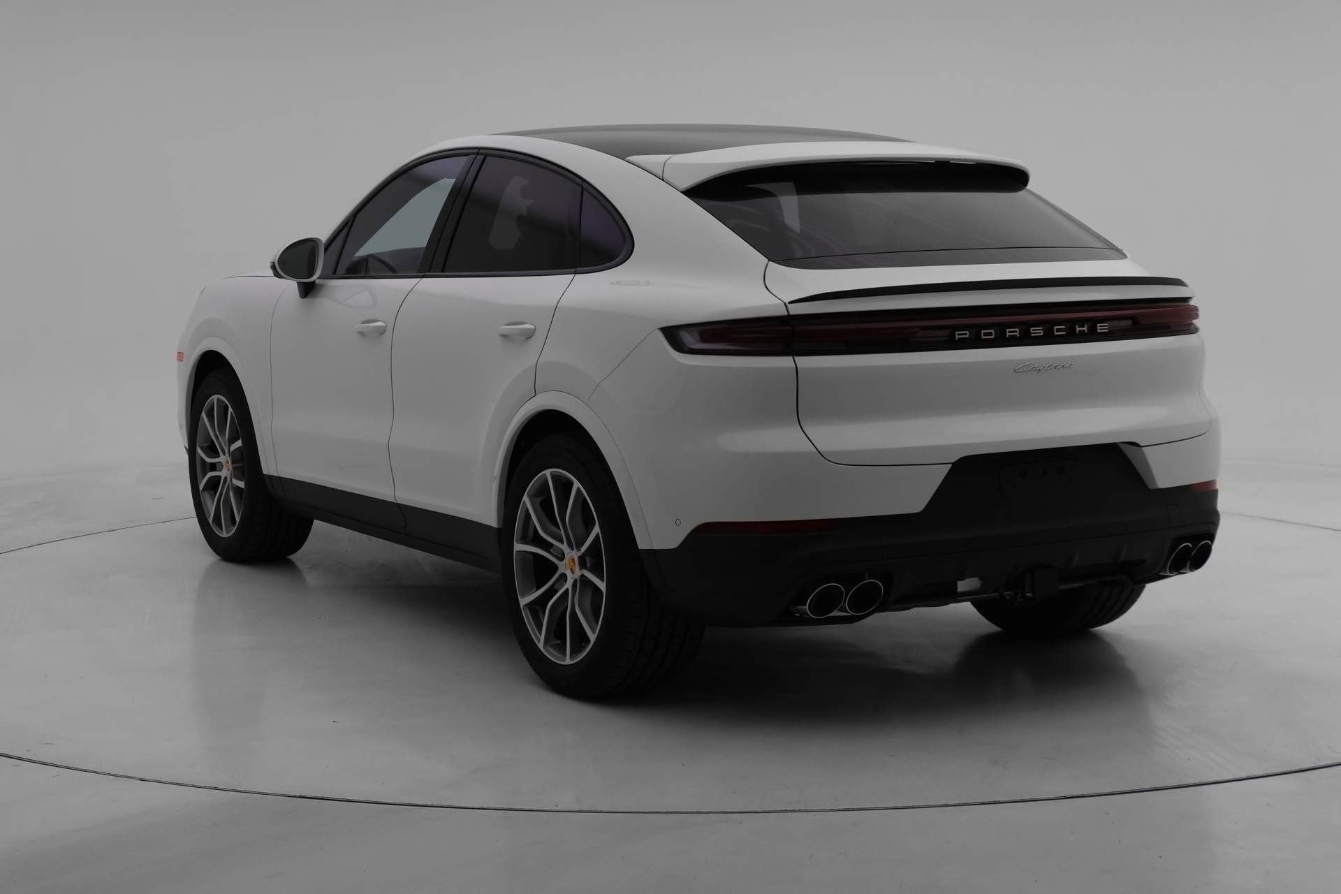 Used 2024 Porsche Cayenne Coupe image 3