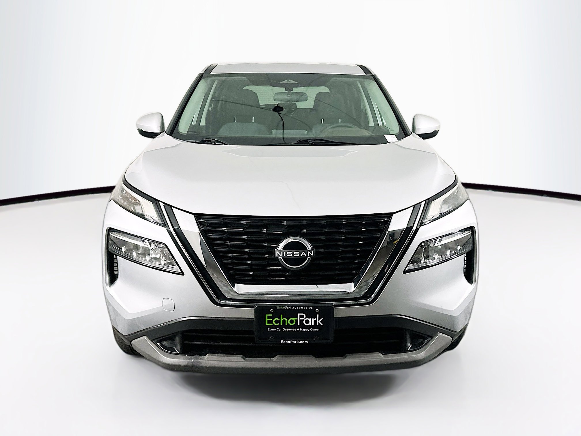 Used 2022 Nissan Rogue SV image 2