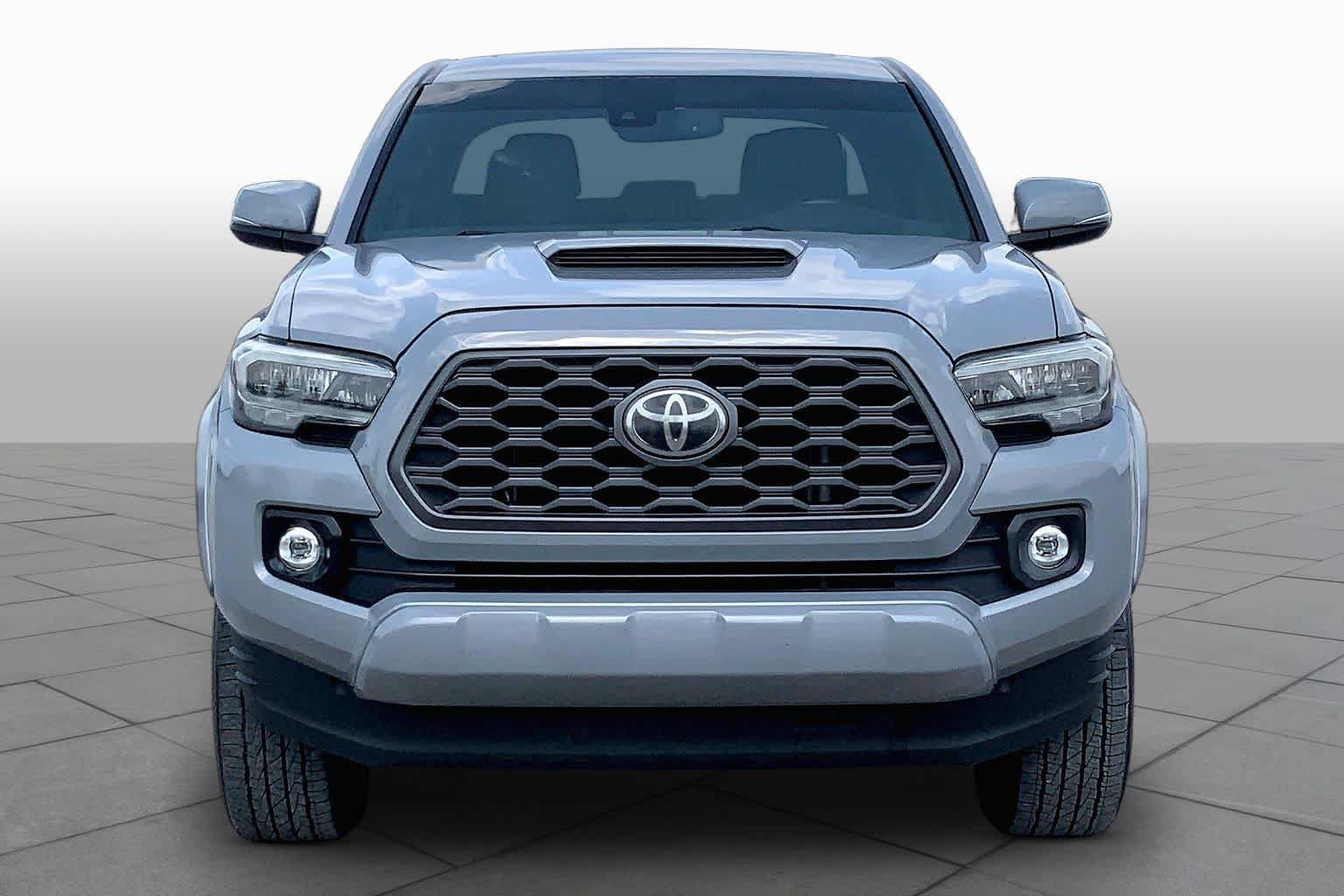 Used 2020 Toyota Tacoma TRD Sport w/ TRD Premium Sport Package AWD/4WD image 4