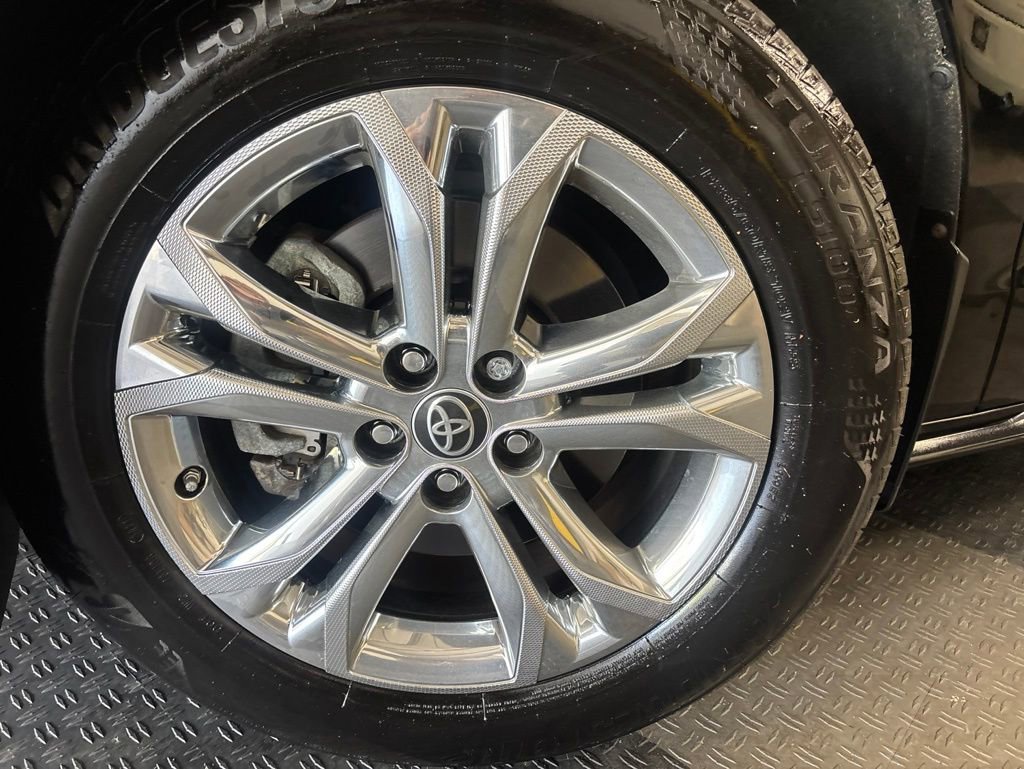 Used 2022 Toyota Sienna Platinum AWD/4WD image 4
