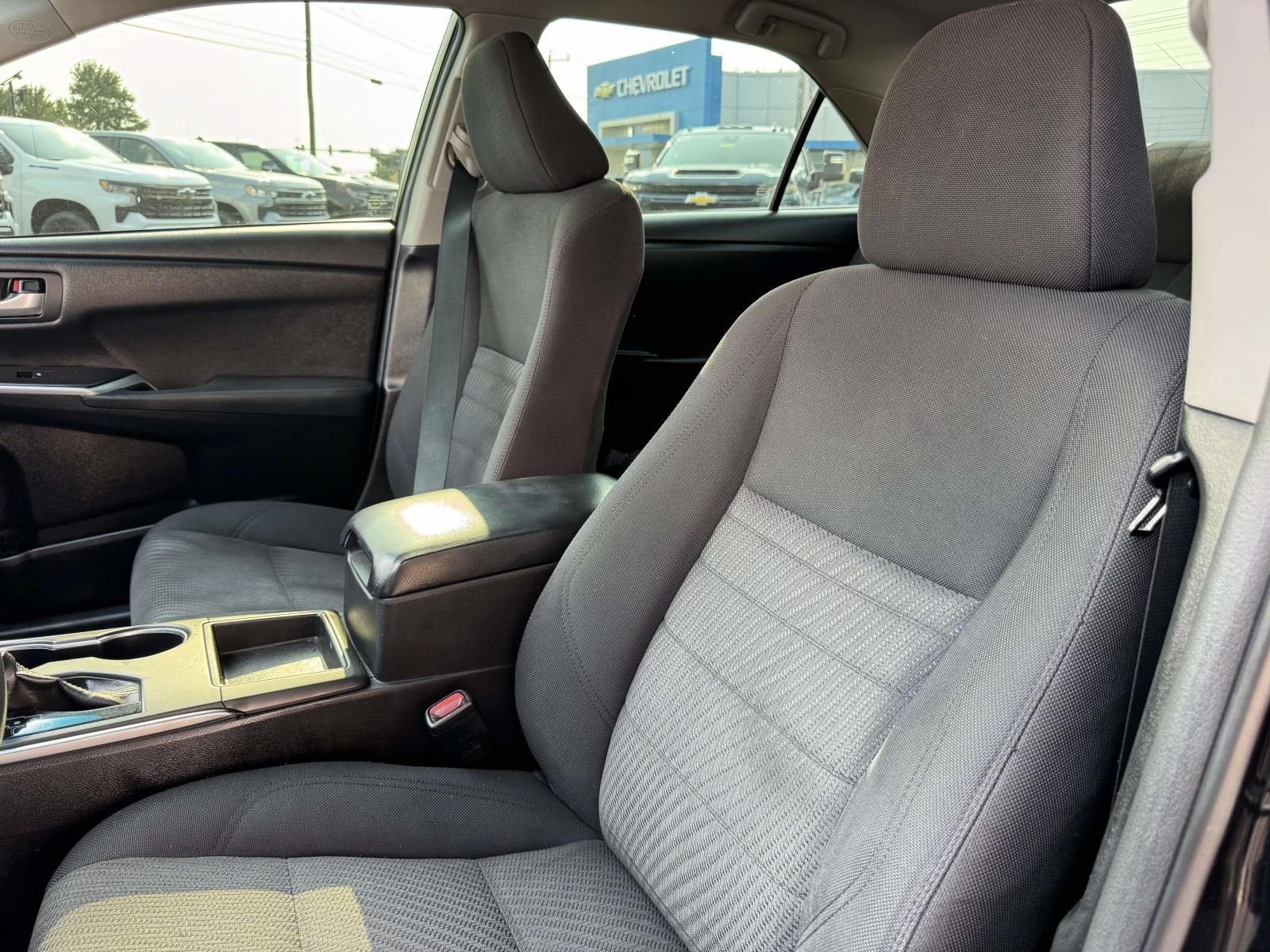 Used 2017 Toyota Camry LE FWD image 19