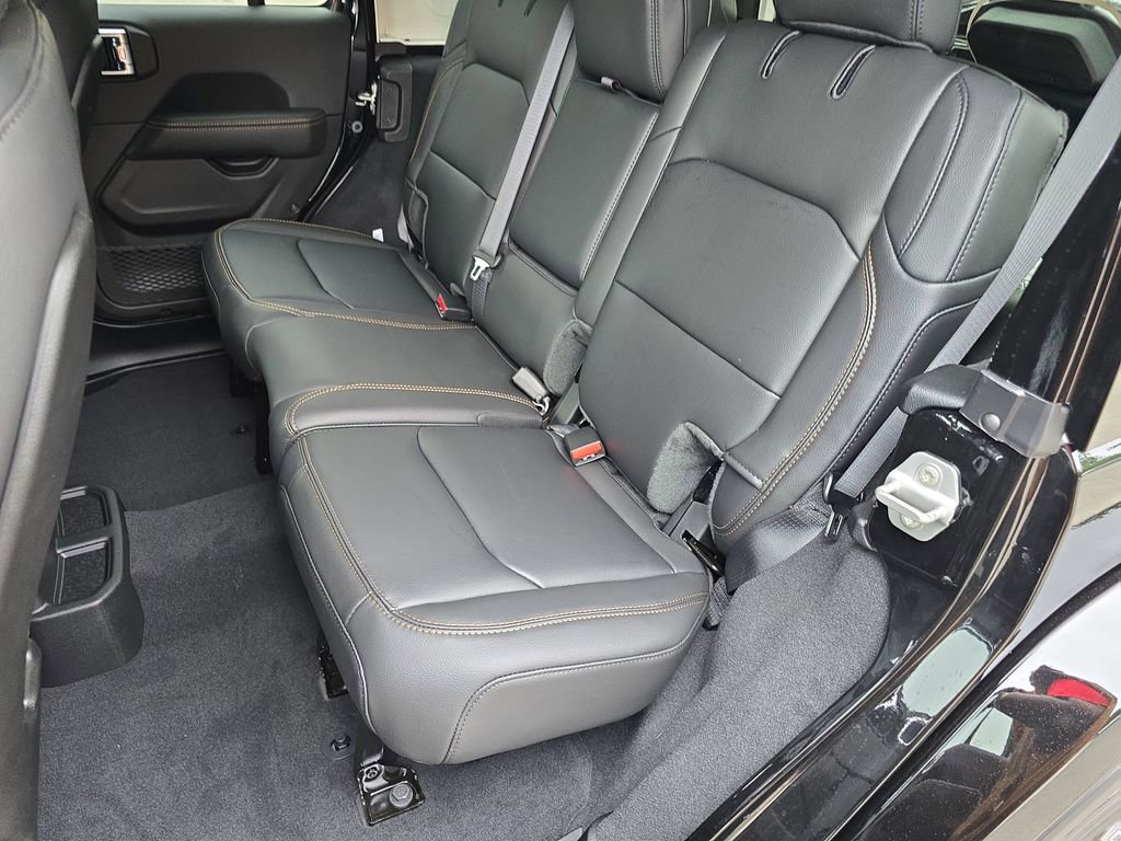 New 2025 Jeep Wrangler Unlimited Sahara AWD/4WD image 13