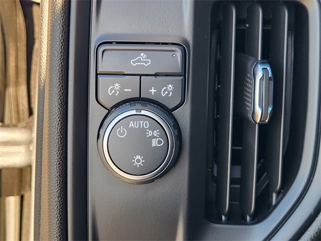 Used 2024 Chevrolet Silverado 1500 Custom image 21