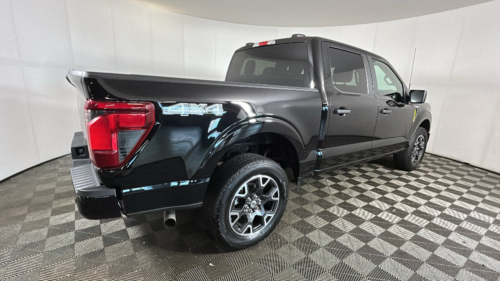 Used 2024 Ford F150 STX AWD/4WD image 3