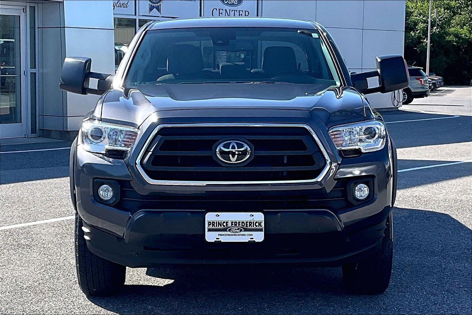 Used 2022 Toyota Tacoma SR5 AWD/4WD image 2