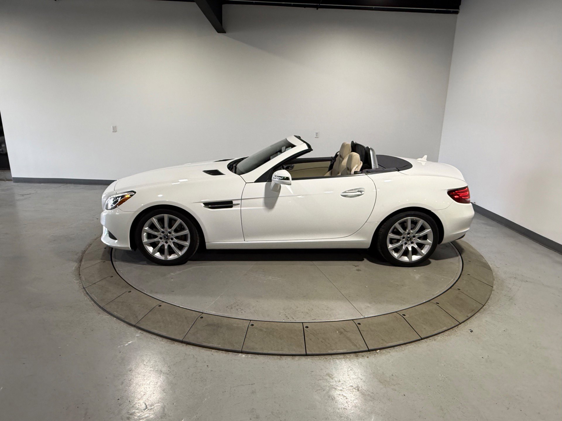 Used 2017 Mercedes-Benz SLC 300 w/ Premium 2 Package image 20