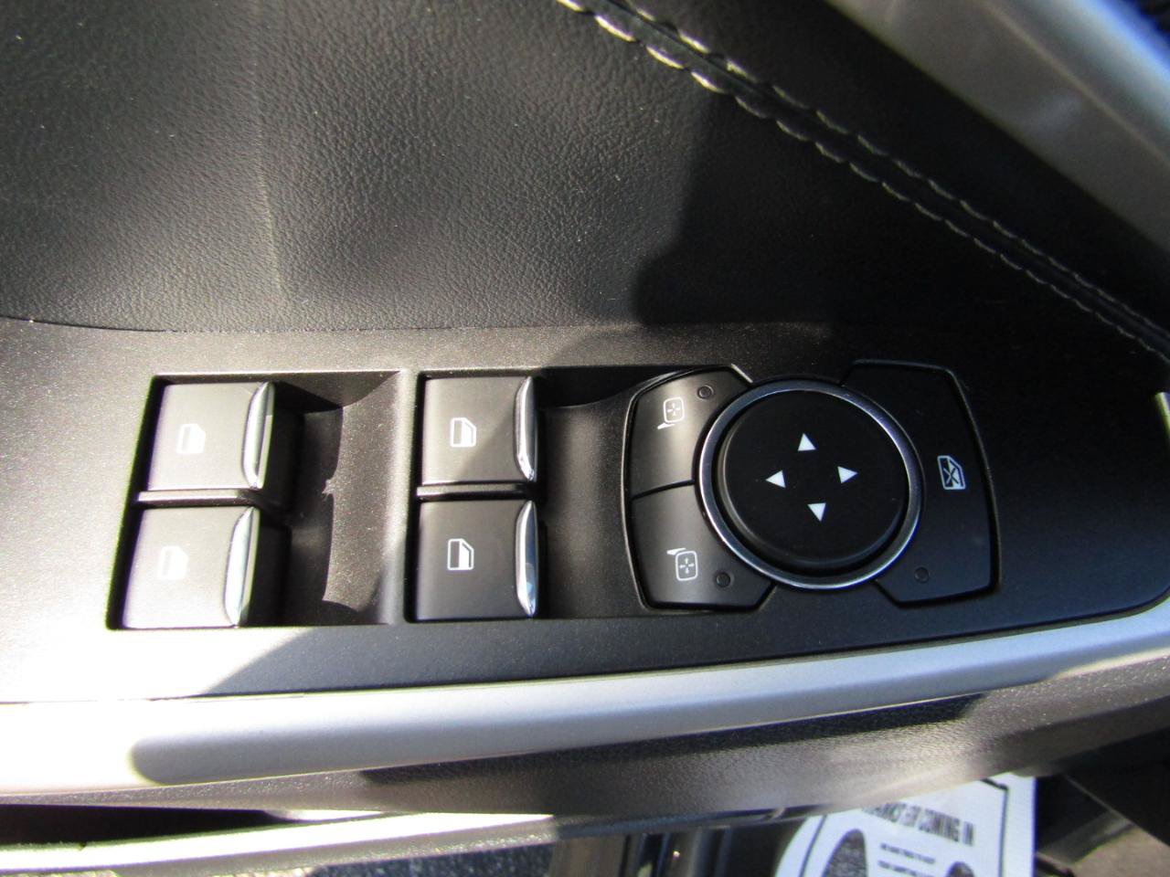 Used 2022 Ford Explorer XLT w/ Equipment Group 202A AWD/4WD image 11