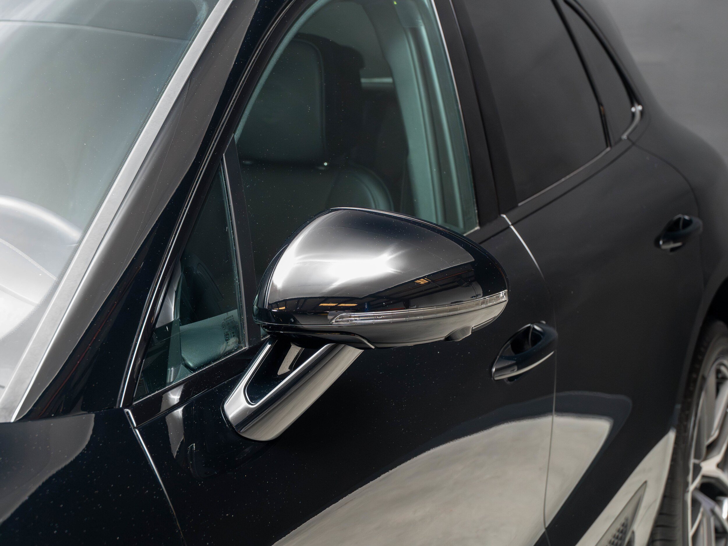 Certified 2026 Porsche Macan AWD/4WD image 13