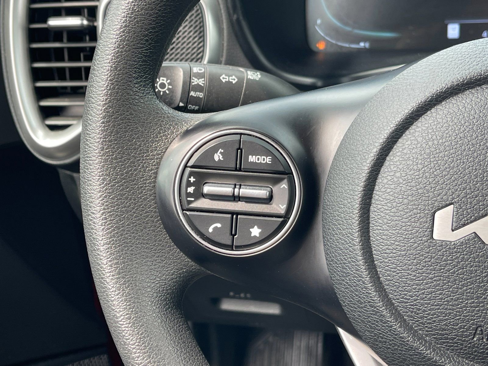 Used 2024 Kia Soul LX w/ Option Group 015 FWD image 25