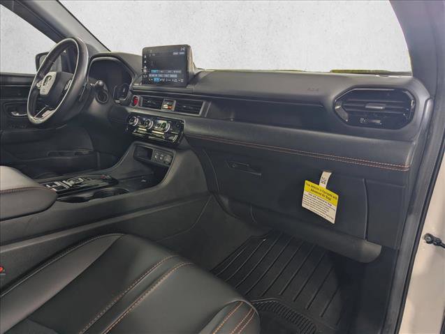 Used 2025 Honda Pilot TrailSport image 27