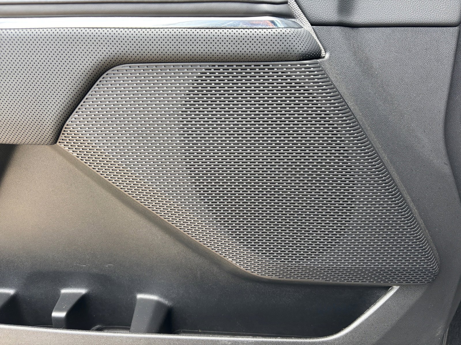 New 2026 GMC Sierra EV Elevation w/ LPO, Elevation Dark Package image 28