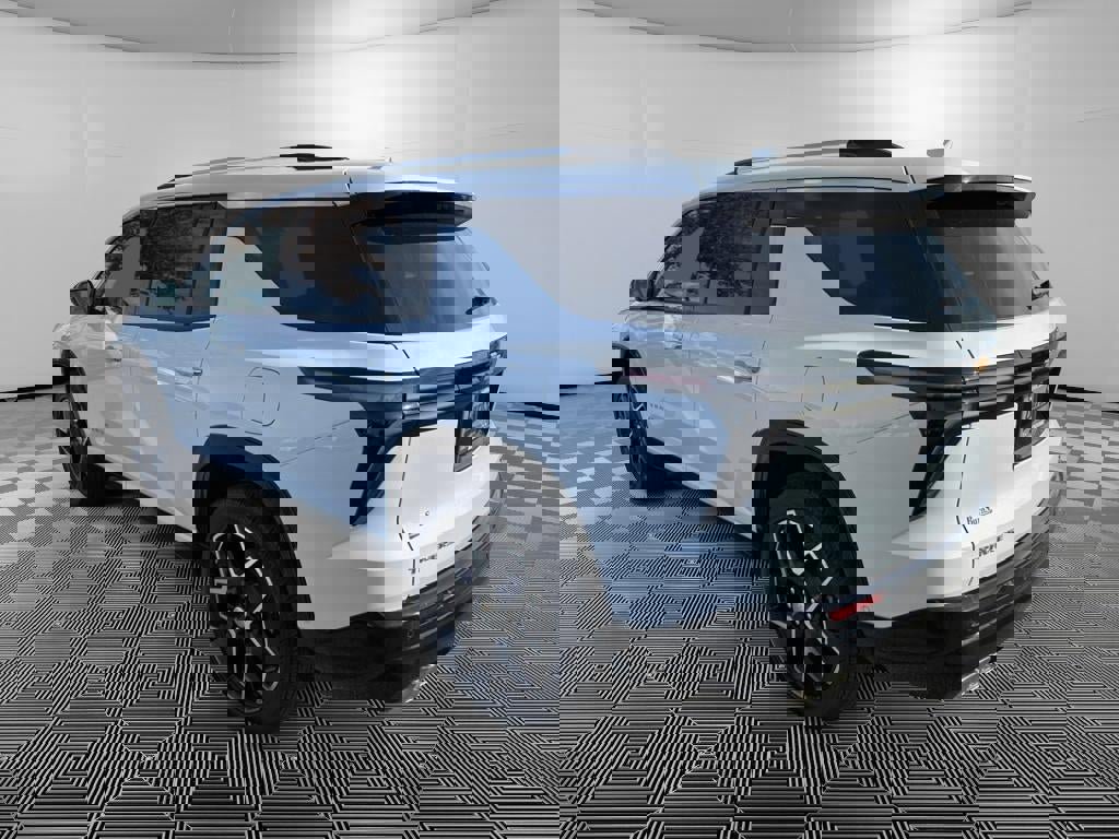 New 2026 Chevrolet Traverse High Country w/ LPO, Floor Liner Package image 5