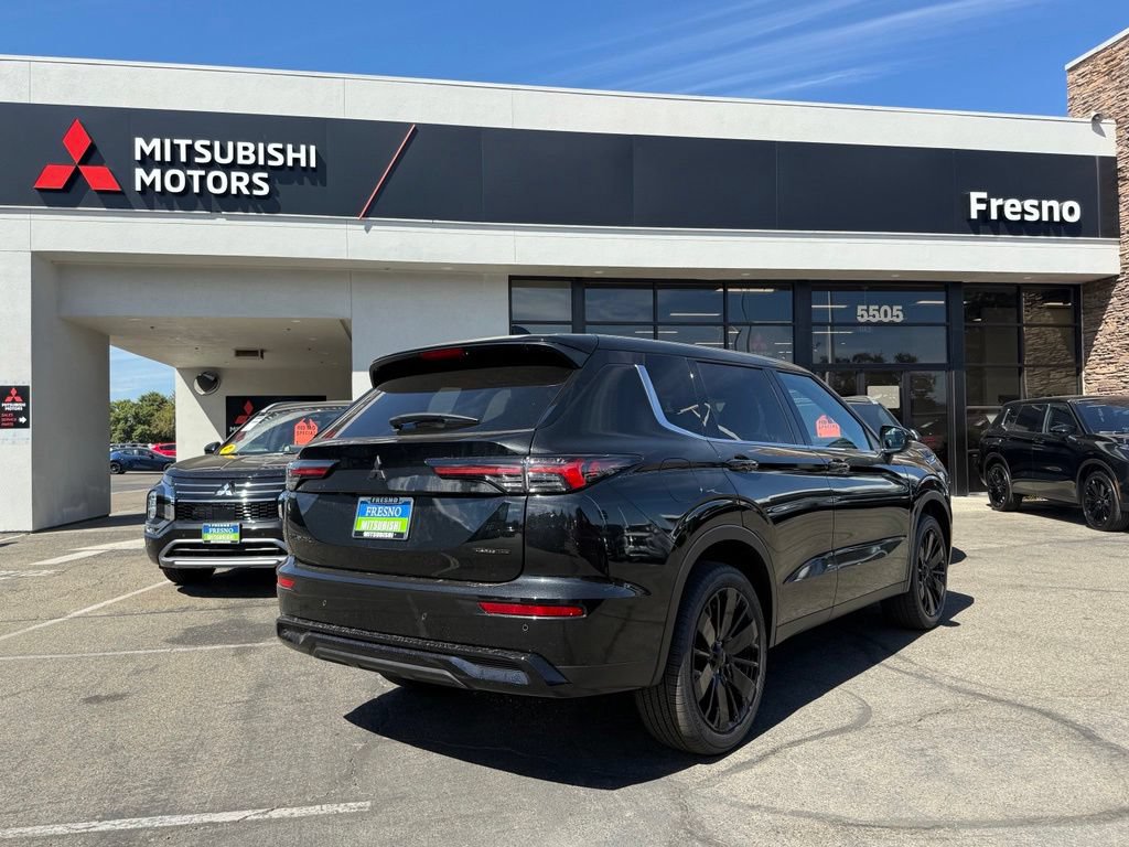 New 2026 Mitsubishi Outlander LE FWD image 8