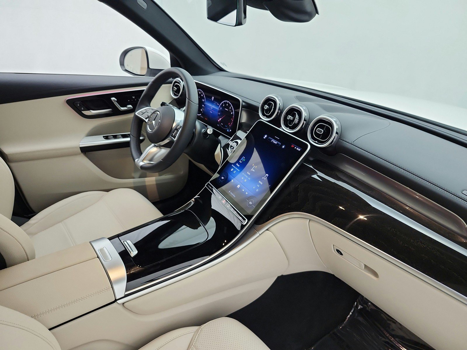 Certified 2024 Mercedes-Benz GLC 300 4MATIC image 17