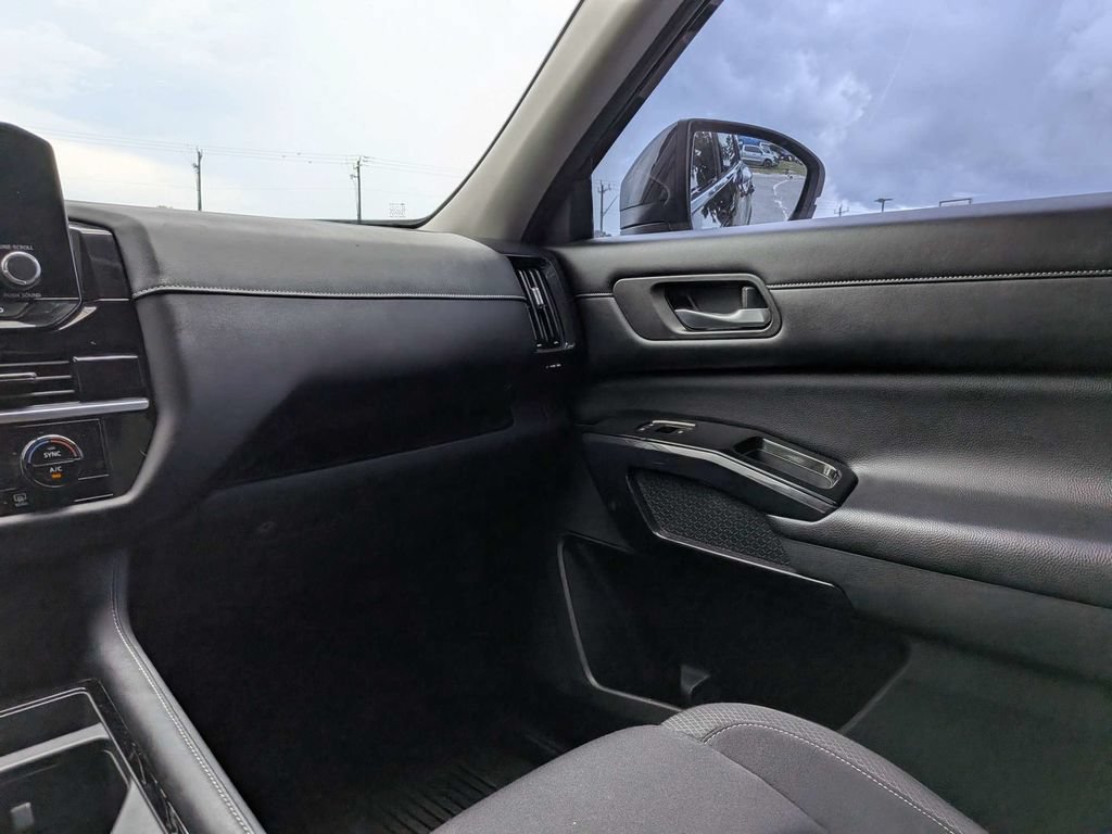 Used 2022 Nissan Pathfinder S FWD image 16