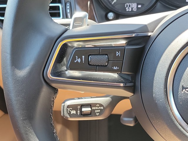 Certified 2023 Porsche Macan AWD/4WD image 29