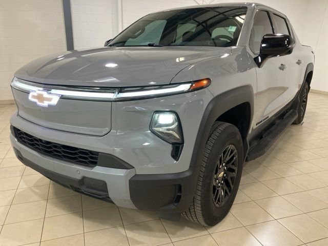 Used 2025 Chevrolet Silverado EV LT image 2